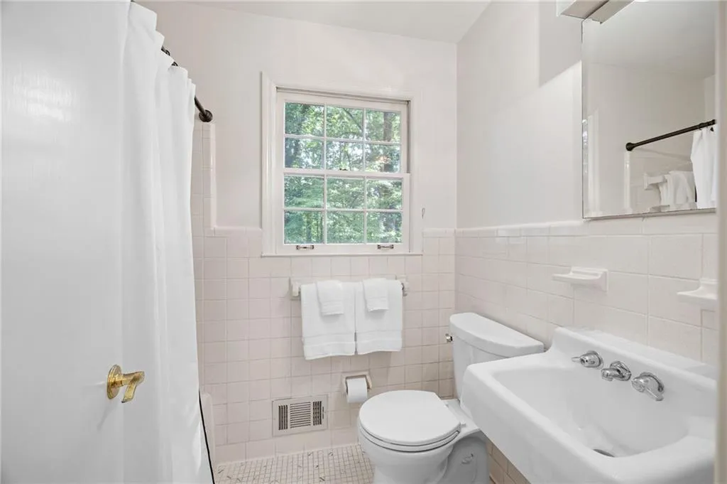 1342 Old Johnson Ferry Road Ne, Brookhaven, Georgia 30319, 3 Bedrooms Bedrooms, ,2 BathroomsBathrooms,Residential,For Sale,1342 Old Johnson Ferry Road Ne,7603988