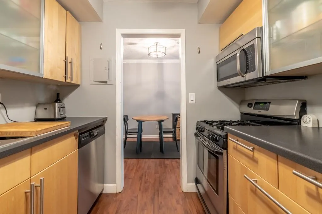 6851 Roswell Road Unit J-19, Sandy Springs, Georgia 30328, 2 Bedrooms Bedrooms, ,1 BathroomBathrooms,Residential,Sold,6851 Roswell Road Unit J-19,6908366