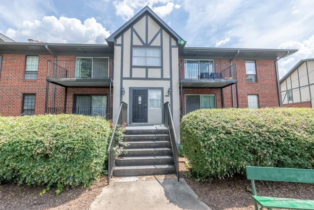 6851 Roswell Road Unit J-19, Sandy Springs, Georgia 30328, 2 Bedrooms Bedrooms, ,1 BathroomBathrooms,Residential,Sold,6851 Roswell Road Unit J-19,6908366