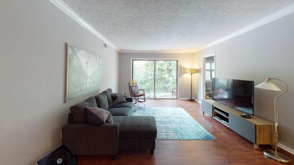 6851 Roswell Road Unit J-19, Sandy Springs, Georgia 30328, 2 Bedrooms Bedrooms, ,1 BathroomBathrooms,Residential,Sold,6851 Roswell Road Unit J-19,6908366