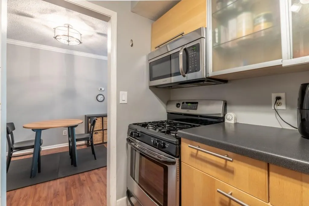 6851 Roswell Road Unit J-19, Sandy Springs, Georgia 30328, 2 Bedrooms Bedrooms, ,1 BathroomBathrooms,Residential,Sold,6851 Roswell Road Unit J-19,6908366