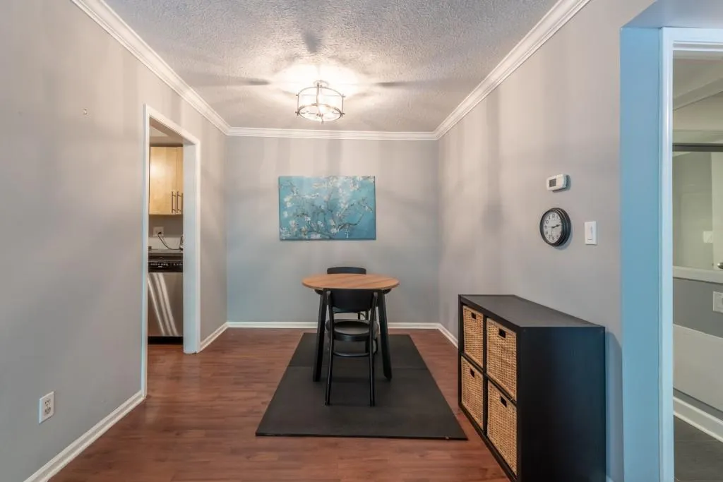 6851 Roswell Road Unit J-19, Sandy Springs, Georgia 30328, 2 Bedrooms Bedrooms, ,1 BathroomBathrooms,Residential,Sold,6851 Roswell Road Unit J-19,6908366