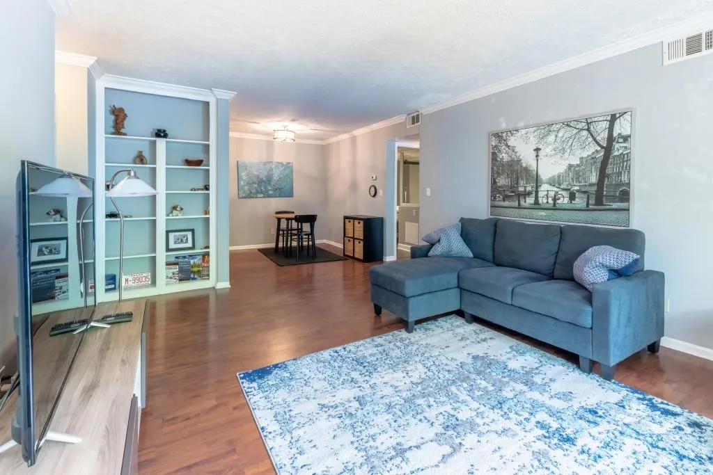 6851 Roswell Road Unit J-19, Sandy Springs, Georgia 30328, 2 Bedrooms Bedrooms, ,1 BathroomBathrooms,Residential,Sold,6851 Roswell Road Unit J-19,6908366