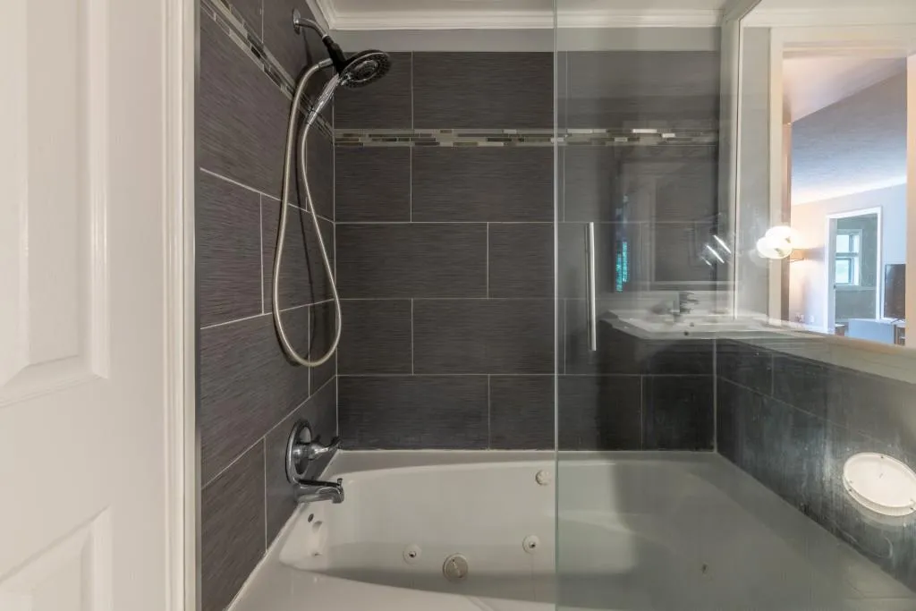 6851 Roswell Road Unit J-19, Sandy Springs, Georgia 30328, 2 Bedrooms Bedrooms, ,1 BathroomBathrooms,Residential,Sold,6851 Roswell Road Unit J-19,6908366