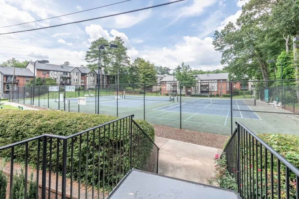 6851 Roswell Road Unit J-19, Sandy Springs, Georgia 30328, 2 Bedrooms Bedrooms, ,1 BathroomBathrooms,Residential,Sold,6851 Roswell Road Unit J-19,6908366