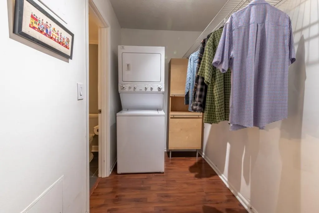 6851 Roswell Road Unit J-19, Sandy Springs, Georgia 30328, 2 Bedrooms Bedrooms, ,1 BathroomBathrooms,Residential,Sold,6851 Roswell Road Unit J-19,6908366