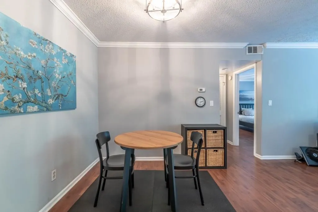6851 Roswell Road Unit J-19, Sandy Springs, Georgia 30328, 2 Bedrooms Bedrooms, ,1 BathroomBathrooms,Residential,Sold,6851 Roswell Road Unit J-19,6908366