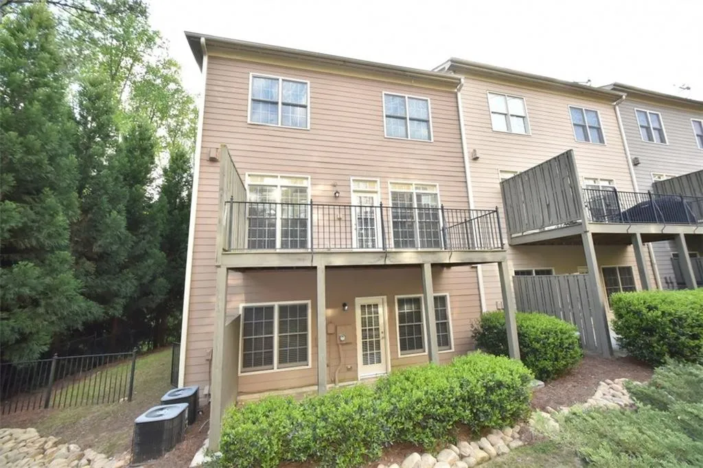 5441 Battery Lane Unit 5441, Atlanta, Georgia 30342, 4 Bedrooms Bedrooms, ,2 BathroomsBathrooms,Residential,Sold,5441 Battery Lane Unit 5441,5673722