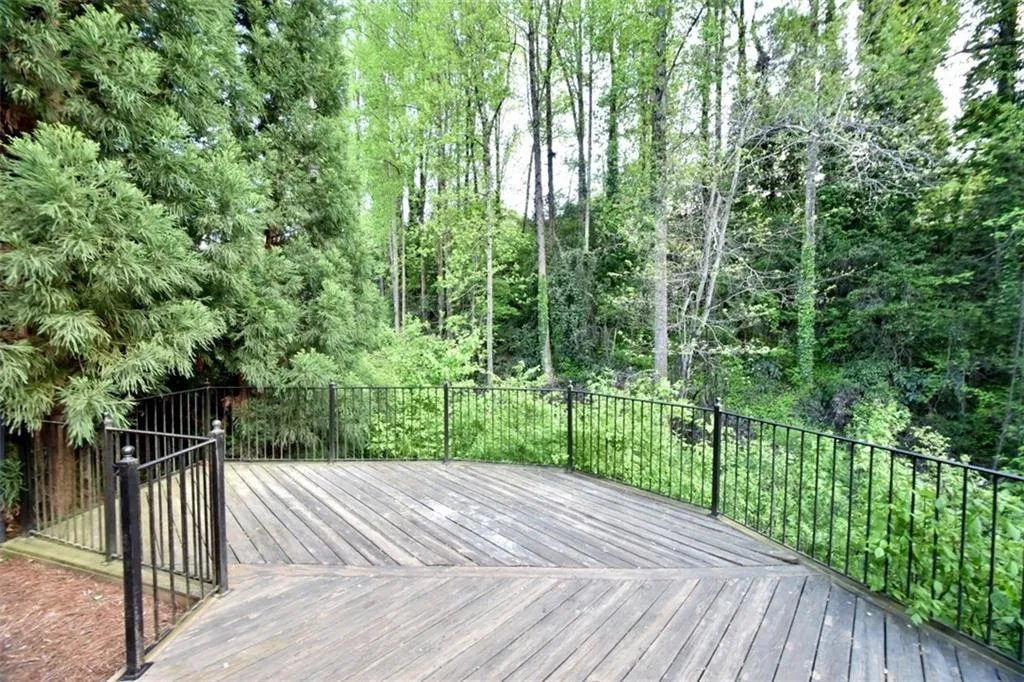 5441 Battery Lane Unit 5441, Atlanta, Georgia 30342, 4 Bedrooms Bedrooms, ,2 BathroomsBathrooms,Residential,Sold,5441 Battery Lane Unit 5441,5673722