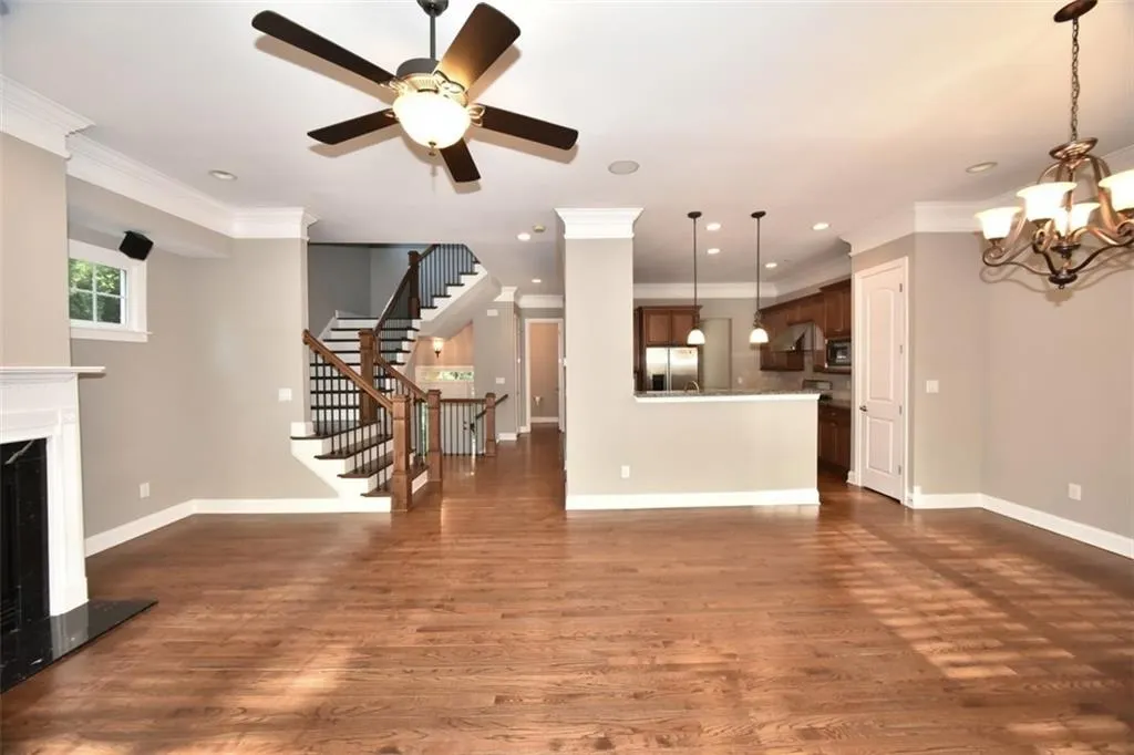 5441 Battery Lane Unit 5441, Atlanta, Georgia 30342, 4 Bedrooms Bedrooms, ,2 BathroomsBathrooms,Residential,Sold,5441 Battery Lane Unit 5441,5673722
