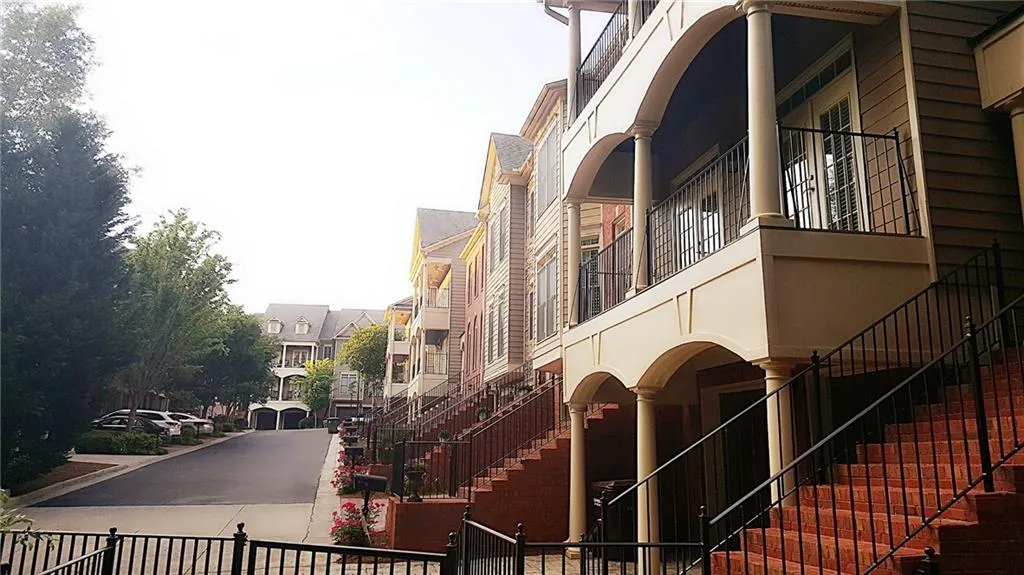 5441 Battery Lane Unit 5441, Atlanta, Georgia 30342, 4 Bedrooms Bedrooms, ,2 BathroomsBathrooms,Residential,Sold,5441 Battery Lane Unit 5441,5673722