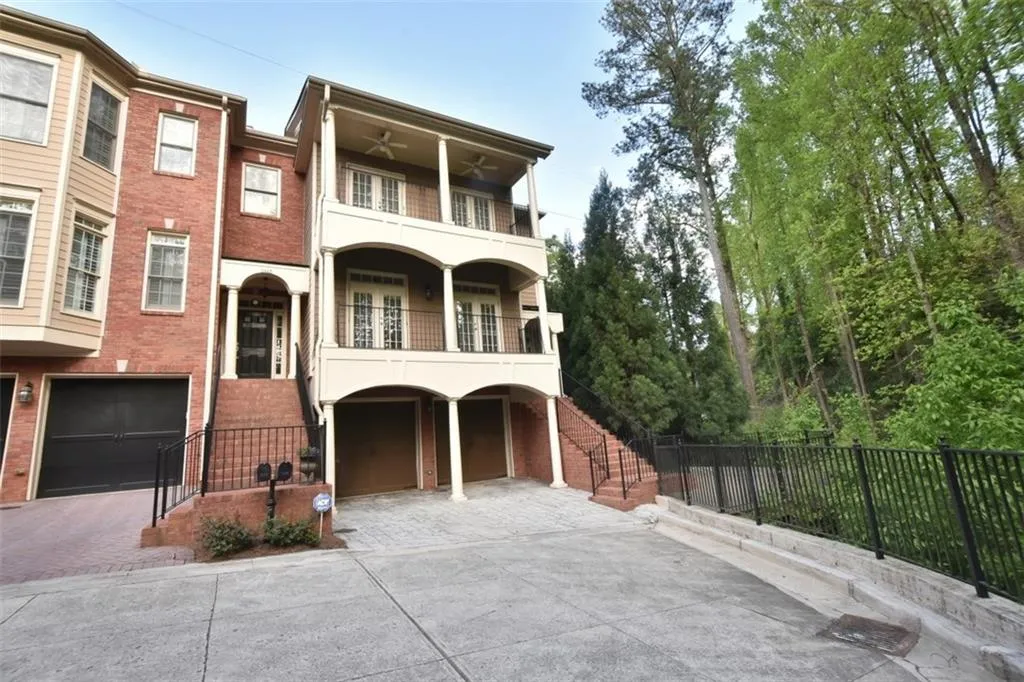 5441 Battery Lane Unit 5441, Atlanta, Georgia 30342, 4 Bedrooms Bedrooms, ,2 BathroomsBathrooms,Residential,Sold,5441 Battery Lane Unit 5441,5673722