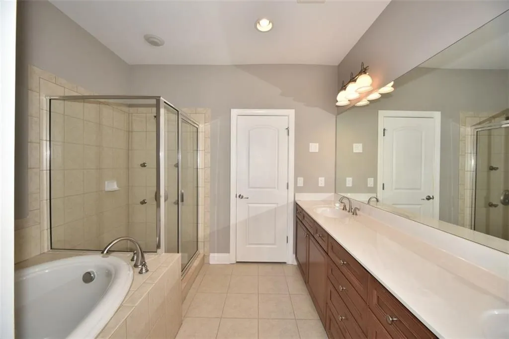5441 Battery Lane Unit 5441, Atlanta, Georgia 30342, 4 Bedrooms Bedrooms, ,2 BathroomsBathrooms,Residential,Sold,5441 Battery Lane Unit 5441,5673722