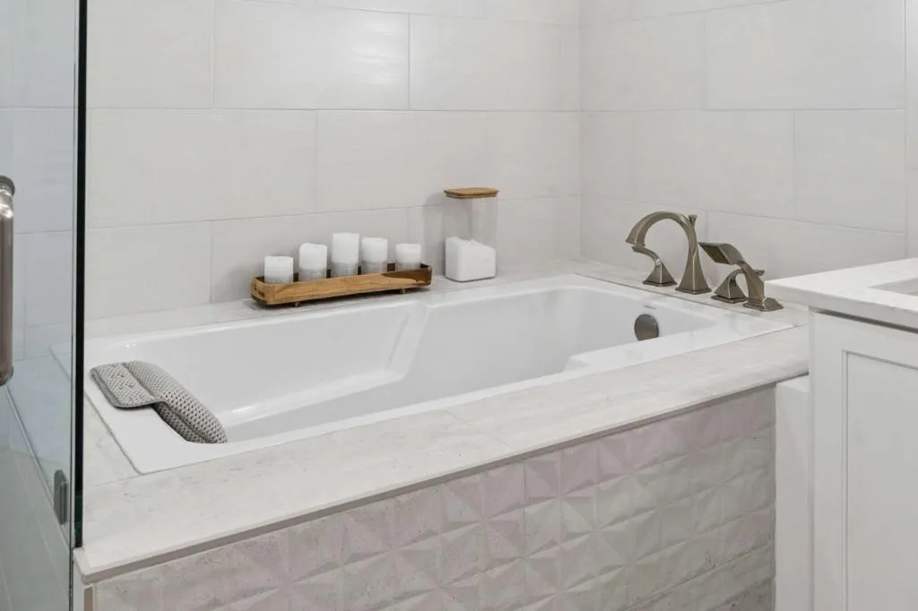 700 Park Regency Place Ne Unit 1604, Atlanta, Georgia 30326, 2 Bedrooms Bedrooms, 0 ,2 BathroomsBathrooms,Residential,For Sale,700 Park Regency Place Ne Unit 1604,7834723