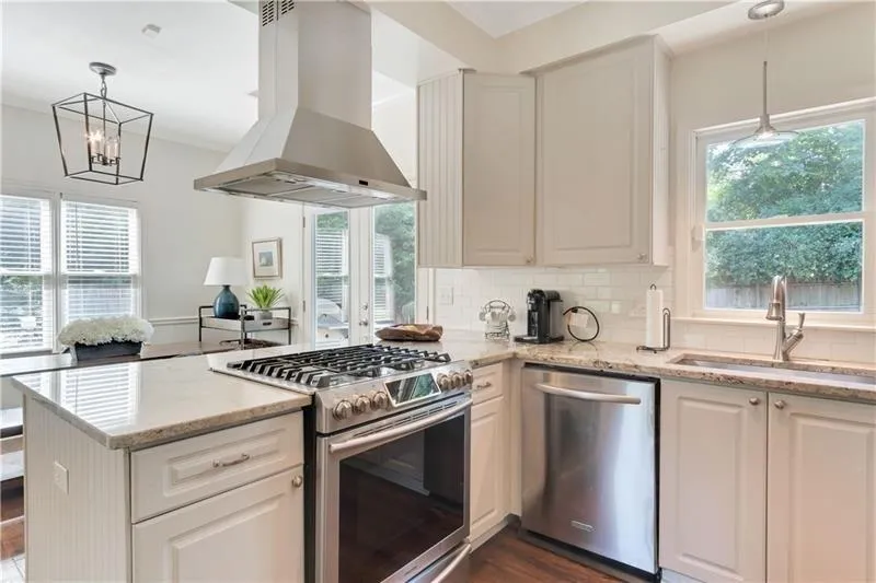 396 Carolwood Lane, Atlanta, Georgia 30342, 3 Bedrooms Bedrooms, ,2 BathroomsBathrooms,Residential,Sold,396 Carolwood Lane,6044505