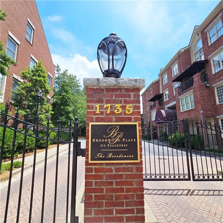 1735 Peachtree Street Ne Unit 210, Atlanta, Georgia 30309, 2 Bedrooms Bedrooms, ,2 BathroomsBathrooms,Residential,For Sale,1735 Peachtree Street Ne Unit 210,7404273