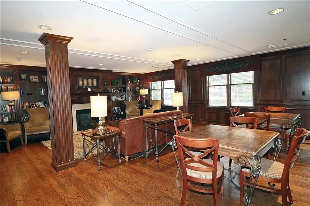 1735 Peachtree Street Ne Unit 210, Atlanta, Georgia 30309, 2 Bedrooms Bedrooms, ,2 BathroomsBathrooms,Residential,For Sale,1735 Peachtree Street Ne Unit 210,7404273