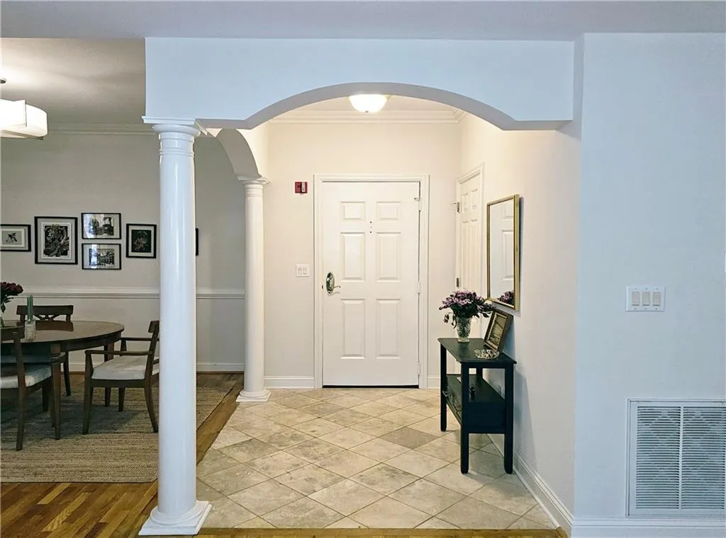 1735 Peachtree Street Ne Unit 210, Atlanta, Georgia 30309, 2 Bedrooms Bedrooms, ,2 BathroomsBathrooms,Residential,For Sale,1735 Peachtree Street Ne Unit 210,7404273