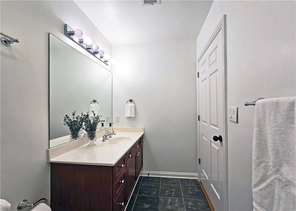 1735 Peachtree Street Ne Unit 210, Atlanta, Georgia 30309, 2 Bedrooms Bedrooms, ,2 BathroomsBathrooms,Residential,For Sale,1735 Peachtree Street Ne Unit 210,7404273