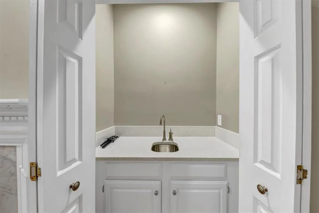 10 Forest Ridge Court, Sandy Springs, Georgia 30350, 3 Bedrooms Bedrooms, ,2 BathroomsBathrooms,Residential,Sold,10 Forest Ridge Court,7397496