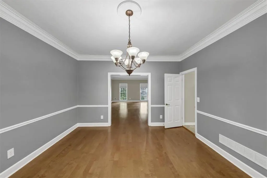 10 Forest Ridge Court, Sandy Springs, Georgia 30350, 3 Bedrooms Bedrooms, ,2 BathroomsBathrooms,Residential,Sold,10 Forest Ridge Court,7397496