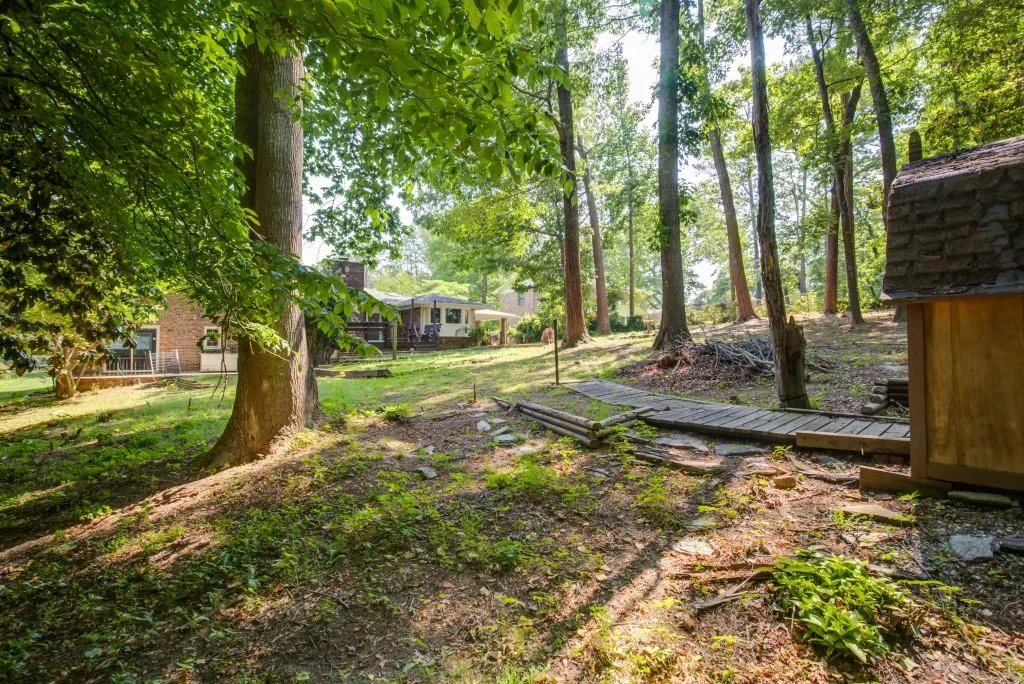 165 Devonwood Drive, Sandy Springs, Georgia 30328, 4 Bedrooms Bedrooms, ,3 BathroomsBathrooms,Residential,Sold,165 Devonwood Drive,6013714