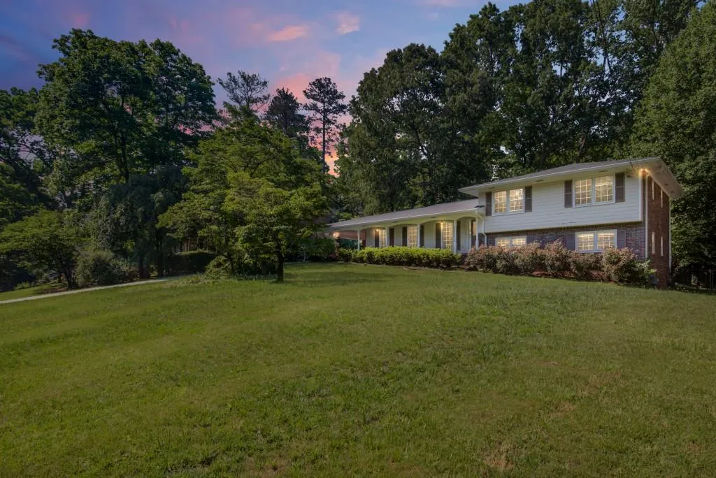 165 Devonwood Drive, Sandy Springs, Georgia 30328, 4 Bedrooms Bedrooms, ,3 BathroomsBathrooms,Residential,Sold,165 Devonwood Drive,6013714