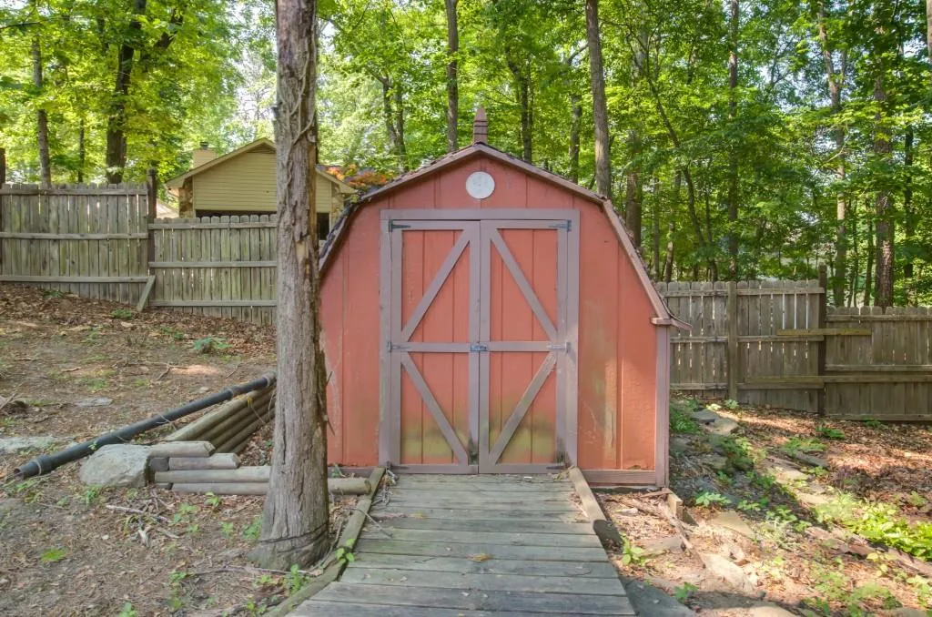 165 Devonwood Drive, Sandy Springs, Georgia 30328, 4 Bedrooms Bedrooms, ,3 BathroomsBathrooms,Residential,Sold,165 Devonwood Drive,6013714