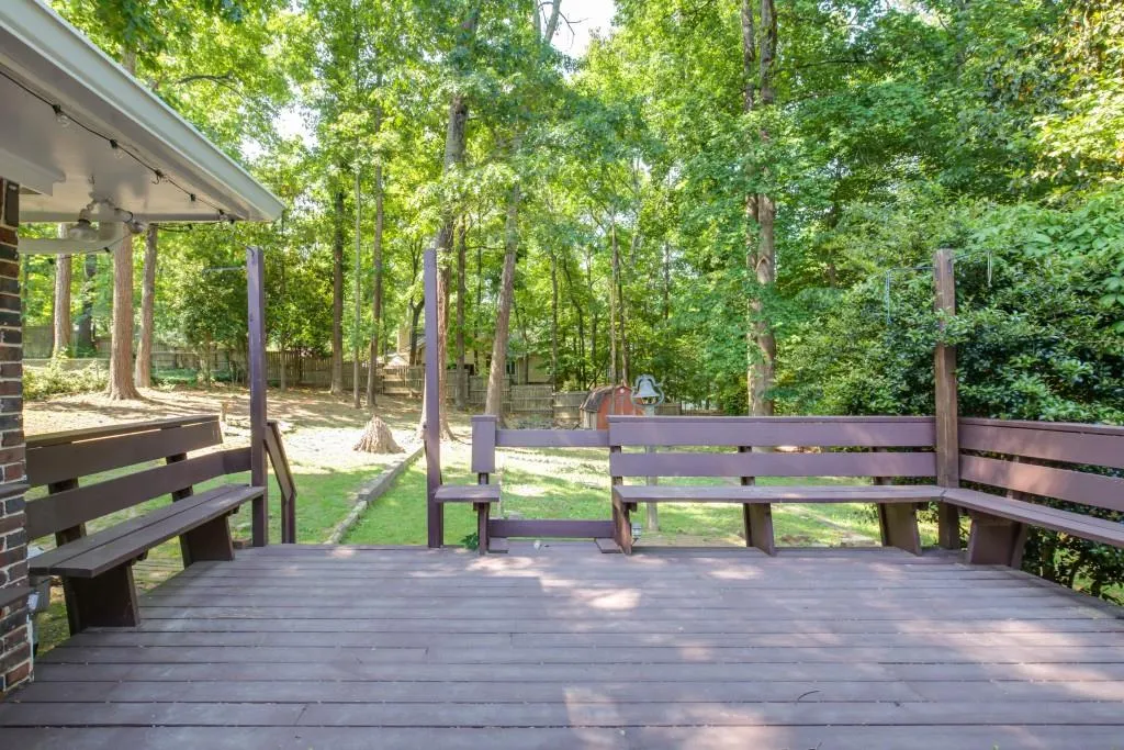 165 Devonwood Drive, Sandy Springs, Georgia 30328, 4 Bedrooms Bedrooms, ,3 BathroomsBathrooms,Residential,Sold,165 Devonwood Drive,6013714