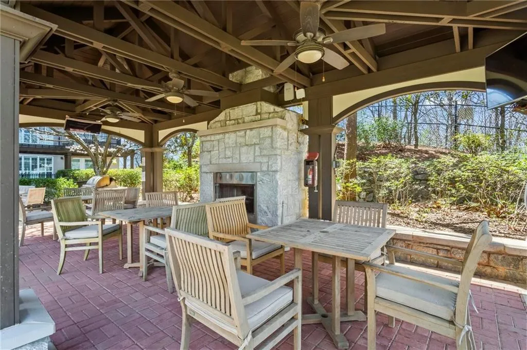 Community space for dining al fresco