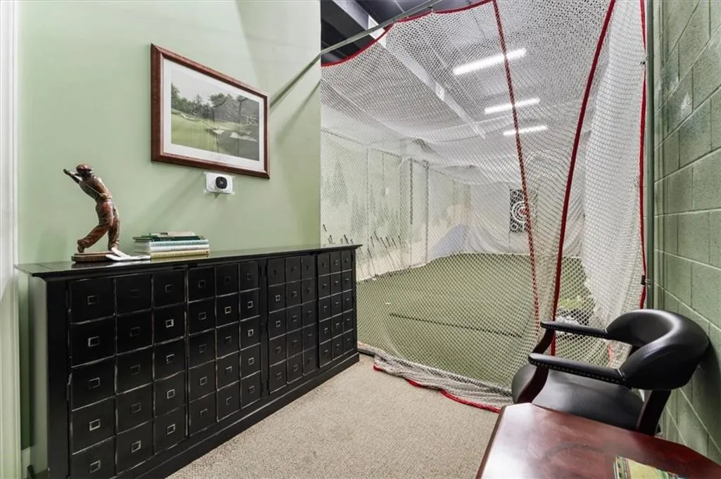 Indoor golf practice room