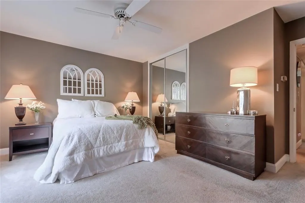 5400 Roswell Road Unit J2, Sandy Springs, Georgia 30342, 3 Bedrooms Bedrooms, ,2 BathroomsBathrooms,Residential,Sold,5400 Roswell Road Unit J2,6967833