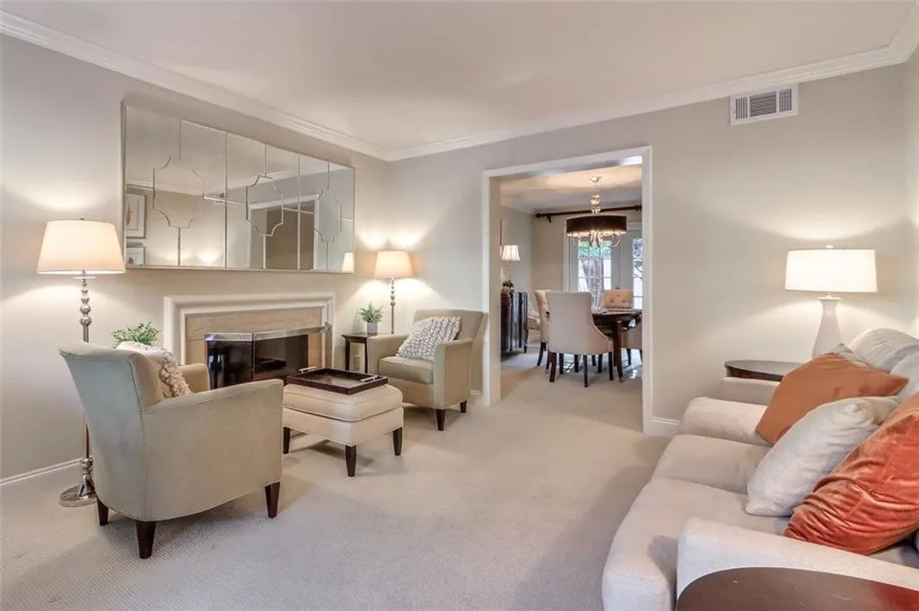 5400 Roswell Road Unit J2, Sandy Springs, Georgia 30342, 3 Bedrooms Bedrooms, ,2 BathroomsBathrooms,Residential,Sold,5400 Roswell Road Unit J2,6967833