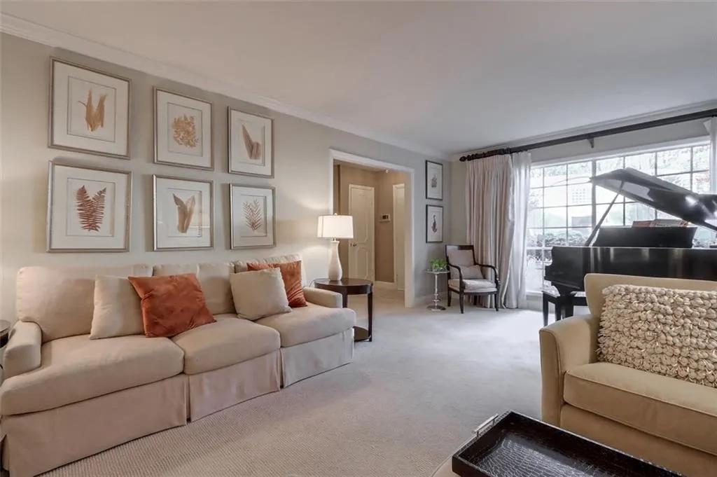 5400 Roswell Road Unit J2, Sandy Springs, Georgia 30342, 3 Bedrooms Bedrooms, ,2 BathroomsBathrooms,Residential,Sold,5400 Roswell Road Unit J2,6967833