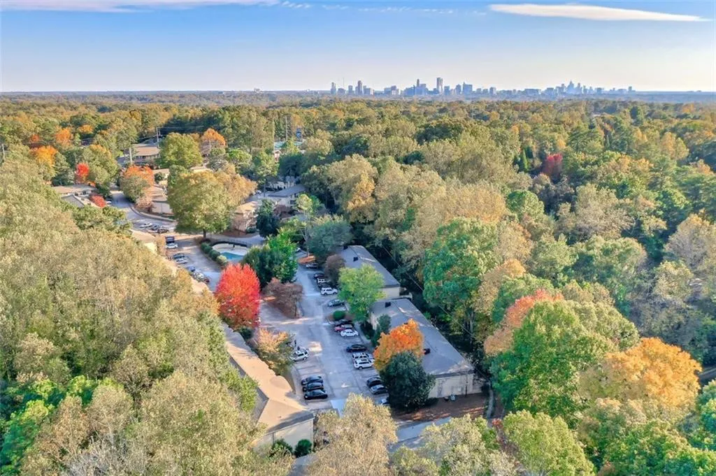5400 Roswell Road Unit J2, Sandy Springs, Georgia 30342, 3 Bedrooms Bedrooms, ,2 BathroomsBathrooms,Residential,Sold,5400 Roswell Road Unit J2,6967833