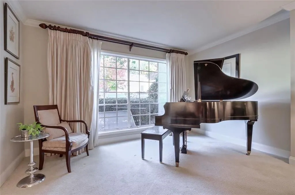 5400 Roswell Road Unit J2, Sandy Springs, Georgia 30342, 3 Bedrooms Bedrooms, ,2 BathroomsBathrooms,Residential,Sold,5400 Roswell Road Unit J2,6967833