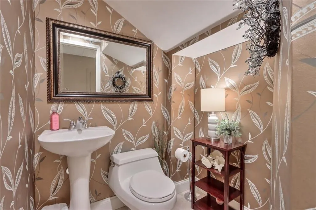 5400 Roswell Road Unit J2, Sandy Springs, Georgia 30342, 3 Bedrooms Bedrooms, ,2 BathroomsBathrooms,Residential,Sold,5400 Roswell Road Unit J2,6967833