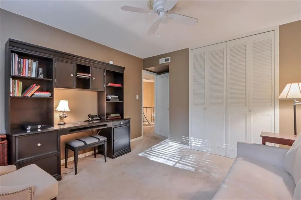 5400 Roswell Road Unit J2, Sandy Springs, Georgia 30342, 3 Bedrooms Bedrooms, ,2 BathroomsBathrooms,Residential,Sold,5400 Roswell Road Unit J2,6967833