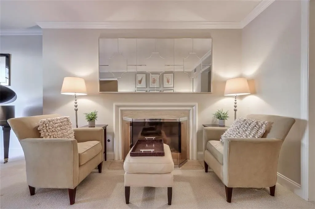 5400 Roswell Road Unit J2, Sandy Springs, Georgia 30342, 3 Bedrooms Bedrooms, ,2 BathroomsBathrooms,Residential,Sold,5400 Roswell Road Unit J2,6967833