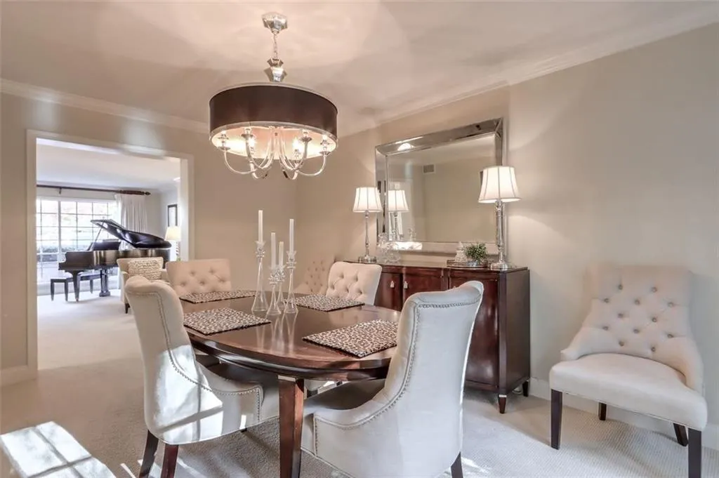 5400 Roswell Road Unit J2, Sandy Springs, Georgia 30342, 3 Bedrooms Bedrooms, ,2 BathroomsBathrooms,Residential,Sold,5400 Roswell Road Unit J2,6967833