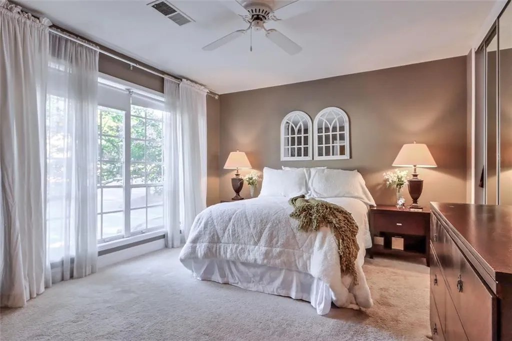 5400 Roswell Road Unit J2, Sandy Springs, Georgia 30342, 3 Bedrooms Bedrooms, ,2 BathroomsBathrooms,Residential,Sold,5400 Roswell Road Unit J2,6967833