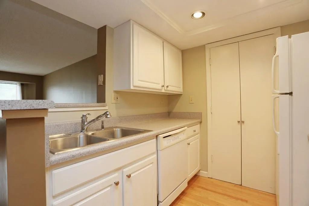 2037 Chastain Park Court Ne Unit 2037, Atlanta, Georgia 30342, 1 Bedroom Bedrooms, ,1 BathroomBathrooms,Residential,Sold,2037 Chastain Park Court Ne Unit 2037,5721986