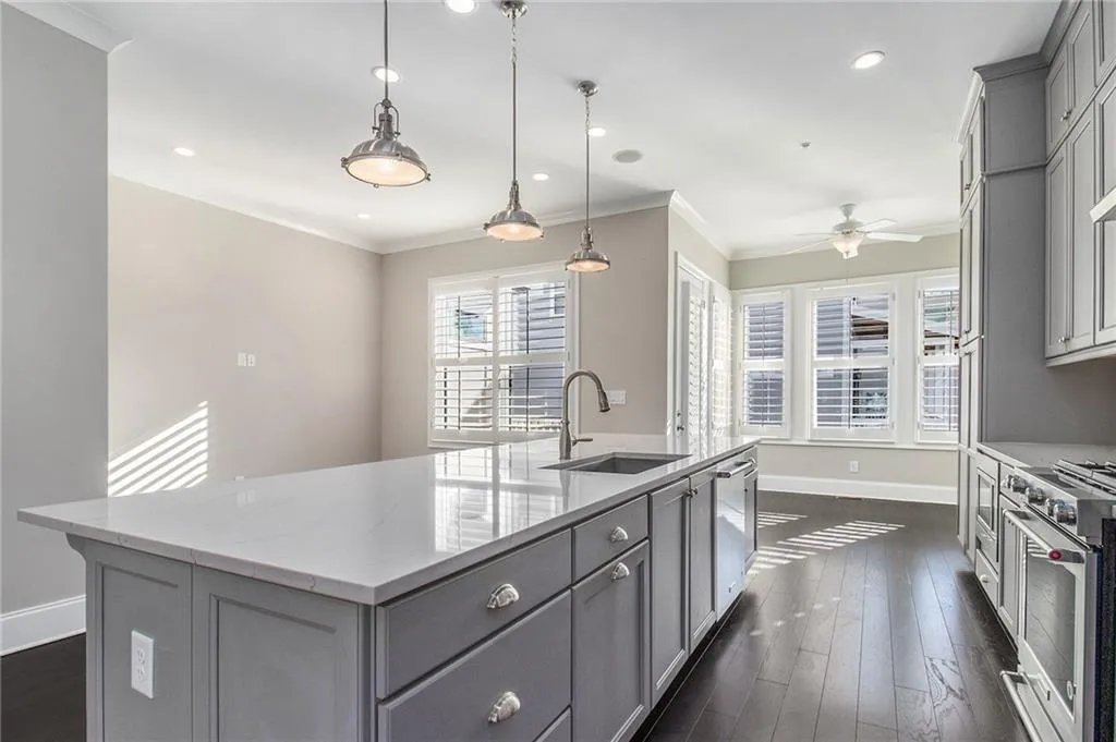 2013 Wheaton Way, Atlanta, Georgia 30328, 3 Bedrooms Bedrooms, ,4 BathroomsBathrooms,Residential,Sold,2013 Wheaton Way,7189173