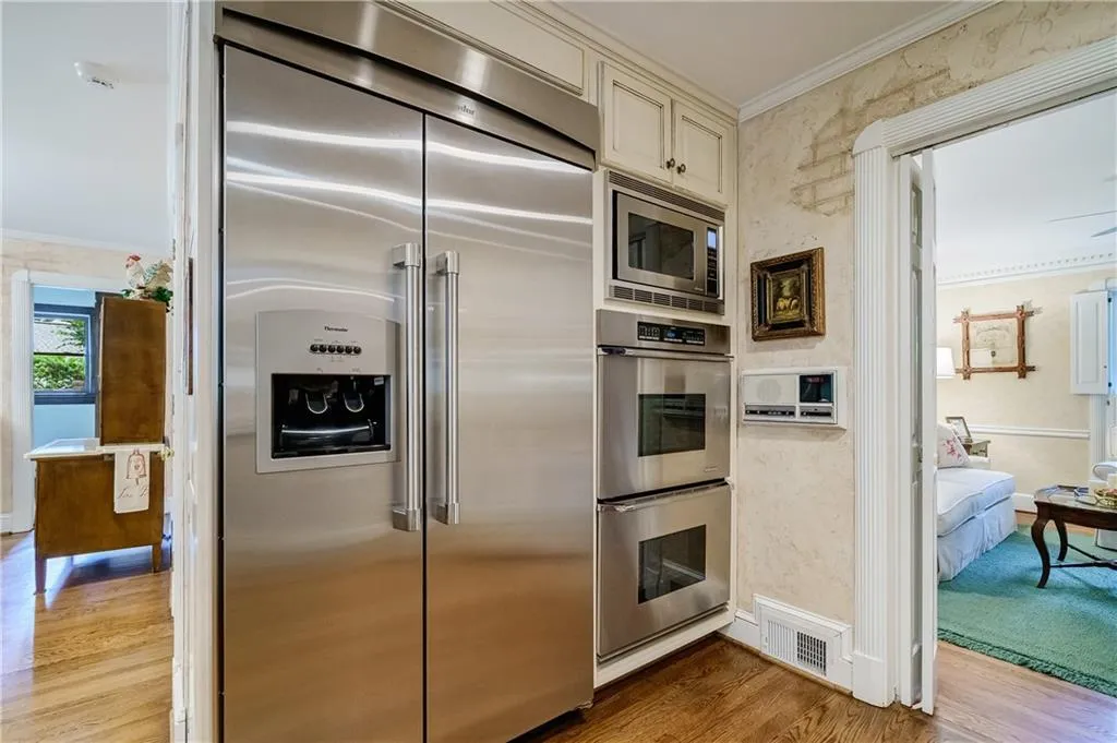 5580 Lake Island Drive, Sandy Springs, Georgia 30327, 4 Bedrooms Bedrooms, ,4 BathroomsBathrooms,Residential,Sold,5580 Lake Island Drive,7225314