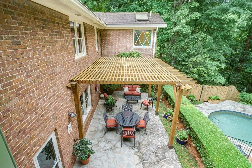 5580 Lake Island Drive, Sandy Springs, Georgia 30327, 4 Bedrooms Bedrooms, ,4 BathroomsBathrooms,Residential,Sold,5580 Lake Island Drive,7225314