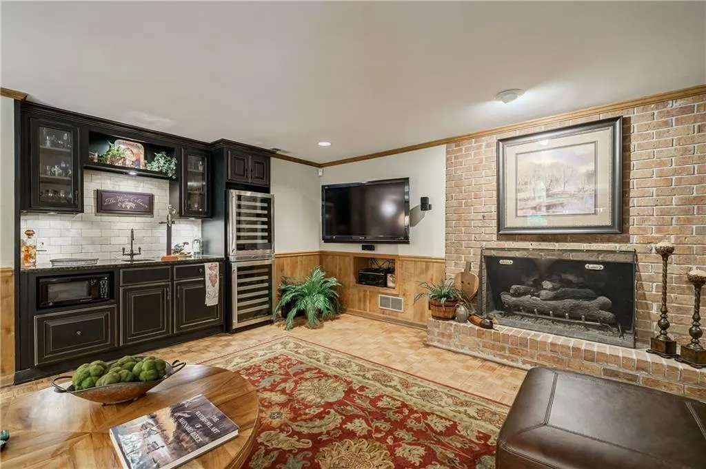 5580 Lake Island Drive, Sandy Springs, Georgia 30327, 4 Bedrooms Bedrooms, ,4 BathroomsBathrooms,Residential,Sold,5580 Lake Island Drive,7225314