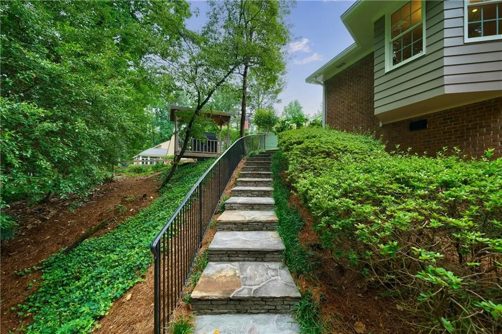 5580 Lake Island Drive, Sandy Springs, Georgia 30327, 4 Bedrooms Bedrooms, ,4 BathroomsBathrooms,Residential,Sold,5580 Lake Island Drive,7225314