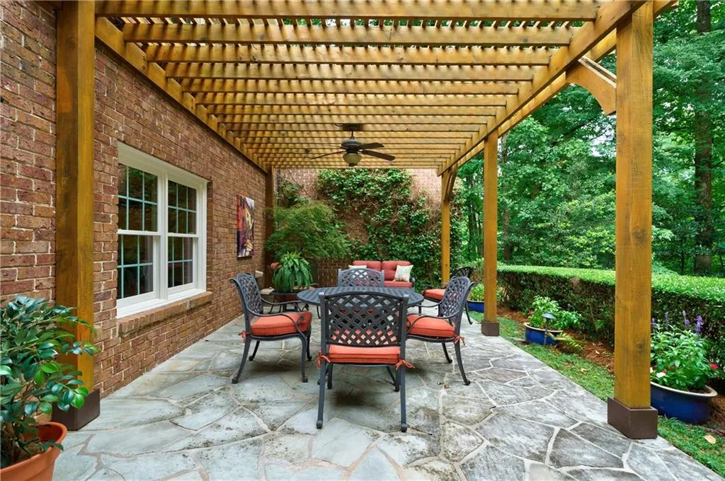 5580 Lake Island Drive, Sandy Springs, Georgia 30327, 4 Bedrooms Bedrooms, ,4 BathroomsBathrooms,Residential,Sold,5580 Lake Island Drive,7225314