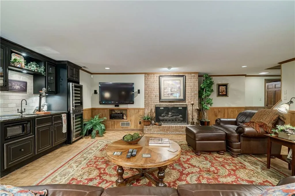 5580 Lake Island Drive, Sandy Springs, Georgia 30327, 4 Bedrooms Bedrooms, ,4 BathroomsBathrooms,Residential,Sold,5580 Lake Island Drive,7225314