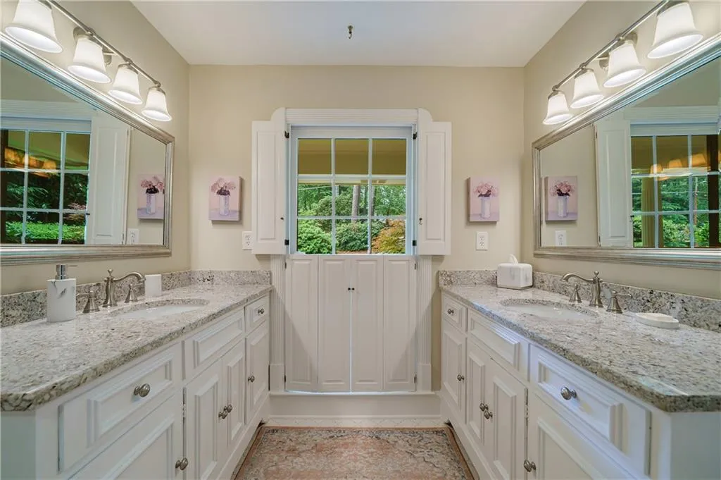 5580 Lake Island Drive, Sandy Springs, Georgia 30327, 4 Bedrooms Bedrooms, ,4 BathroomsBathrooms,Residential,Sold,5580 Lake Island Drive,7225314